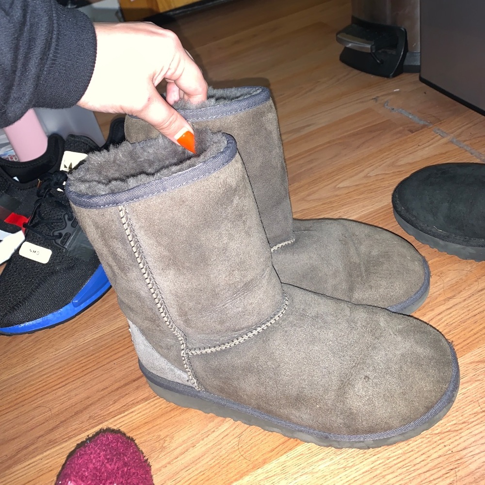 Gray uggs - Picture 4 of 7